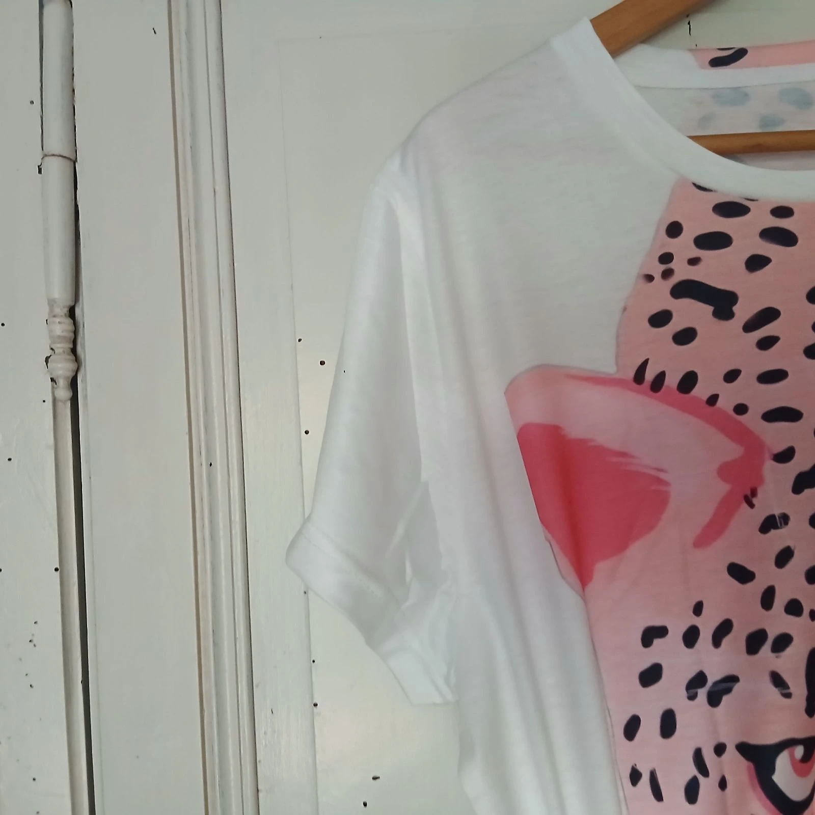 T-shirt Original con Estampado de Leopardo Rosa Blanco – Talla XXL – photo 5